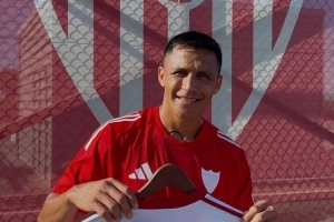 奇怪轉(zhuǎn)會？36歲桑切斯回應(yīng)亞馬爾：我努力工作只為像20歲小伙一樣