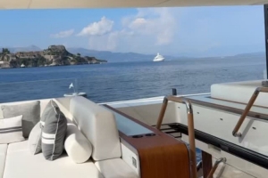 時(shí)間管理大師！詹姆斯自拍游艇出海度假動(dòng)態(tài)：能找到就來抓我呀