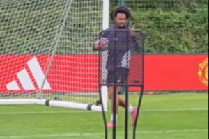 打臉??齊爾克澤客串門將撲出B費(fèi)射門+搖手指，隨后遭打臉后嘴硬