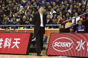 王治郅昨日來到女籃集訓(xùn)基地 接下來將重點指導(dǎo)內(nèi)線球員個人技術(shù)