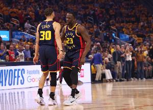 庫里新書談追夢：我們最初就展現(xiàn)默契 把球給他就能做出正確選擇