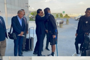 曼市德比還能上嗎？馬爾穆什世預(yù)賽傷退，拄拐回到開(kāi)羅