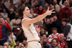 吉迪上賽季場均14.6分8.1板7.2助 全明星后升至21.2分10.7板9.3助