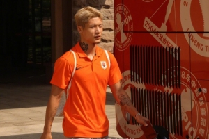 泰山隊今天下午啟程前往上海，準(zhǔn)備與上海申花隊的中超聯(lián)賽