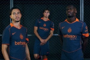 連接過(guò)去與未來(lái)，國(guó)米第三球衣正式發(fā)布：灰+橙 致敬Total 90時(shí)代