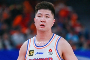 上賽季場(chǎng)均6.3分1.4板！劉煒：王薪凱新賽季有望加盟新疆男籃