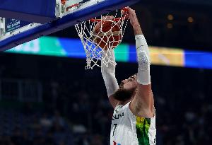 攻防一把抓！瓦蘭半場8中6獨(dú)得15分7板 罰球3中3