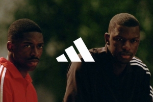 登貝萊與阿迪達(dá)斯合作拍攝宣傳片，與少年一起踢球