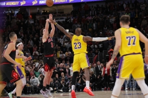 馬?。杭?年1億與公牛續(xù)約 其中至少有1千萬(wàn)是絕殺湖人增值的