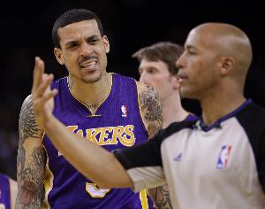 巴爺：NBA生涯一共被罰款60萬美元 現(xiàn)在要養(yǎng)四個(gè)孩子有點(diǎn)悔不當(dāng)初