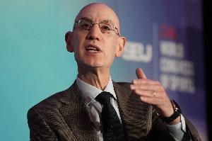 蕭華：對(duì)于快船要先調(diào)查而非處罰 舉證陰陽合同的責(zé)任在聯(lián)盟自身