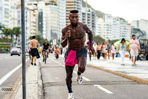 這是51歲？澤-羅伯托曬跑步照身材炸裂，腹肌如同刀刻斧鑿！