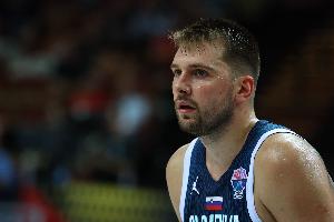 火力全開！東契奇半場13中7轟下22分4板3助 但也身背3犯