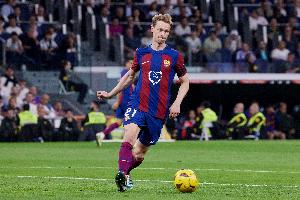 每體：德容進(jìn)行了單獨(dú)訓(xùn)練，俱樂(lè)部對(duì)其復(fù)出持謹(jǐn)慎態(tài)度