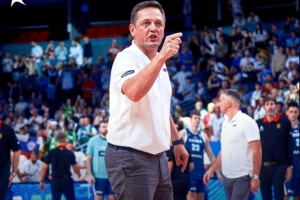 斯洛文尼亞主帥：我們?cè)谶@場(chǎng)比賽中不被尊重 為球員們感到驕傲