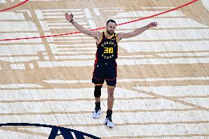 庫(kù)里生涯投過(guò)110個(gè)節(jié)末超遠(yuǎn)三分 按新算法三分命中率能提高0.4%