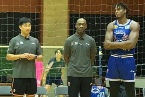 媒體人：懷特塞德昨天的熱身賽沒(méi)有出場(chǎng) 他應(yīng)該會(huì)打13號(hào)的比賽