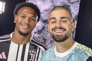 跟隊(duì)記者：尤文將在今天20點(diǎn)30分，為奧蓬達(dá)和熱格羅瓦召開發(fā)布會