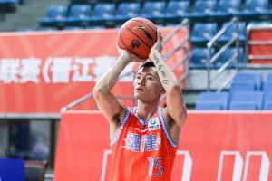 陳林堅(jiān)完成山東男籃首秀 10投7中&三分5中3 得到全場最高18分