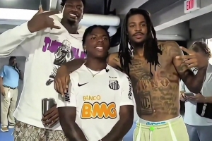 誰更像粉絲？甲亢哥偶遇莫蘭特&小賈 用的還是三折疊