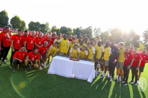 米蘭官方更新社交媒體，曬全隊為莫德里奇過40歲生日