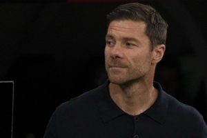 阿隆索重返雷亞萊競技場，兩位前皇家社會(huì)B隊(duì)主帥之間的戰(zhàn)術(shù)對決