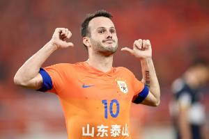 記者贊卡扎伊什維利：背后有壓迫停球后還能找回平衡，牛！