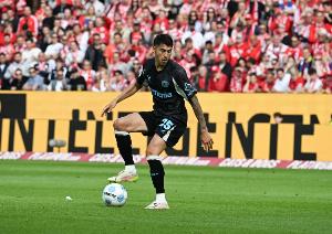 勒沃庫森官方：帕拉西奧斯右腿內(nèi)收肌受傷，將傷缺至明年年初