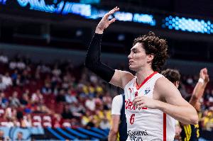 無處不在！奧斯曼上半場7中4得9分2板2助2斷 三分2中1