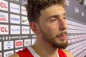 申京：字母哥是世界上最好的球員之一 但傳球不是他的強項！