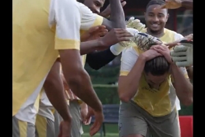 米蘭官方曬視頻，新援拉比奧特接受全隊拍打歡迎