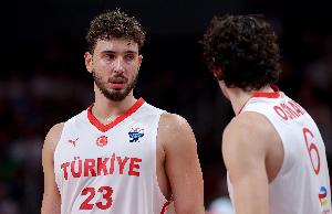 高歌猛進(jìn)！申京率隊(duì)8戰(zhàn)全勝挺進(jìn)決賽 場均攬20.8分11板7攻1.1斷