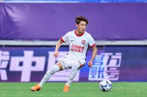 官方：韋世豪左側(cè)大腿根部內(nèi)側(cè)局部皮下軟組織腫脹，正在積極治療