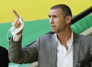 基翁回?fù)羰婷非袪枺阂恢骺貫橹鞯捻敿?jí)球隊(duì)，也會(huì)重視定位球戰(zhàn)術(shù)