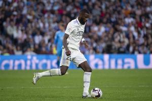 記者：呂迪格在訓(xùn)練中左腿股直肌受傷，預(yù)計(jì)將傷缺10至12周