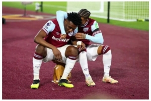 還挺有愛！西漢姆將庫杜斯以前進(jìn)球慶祝用的凳子還給他