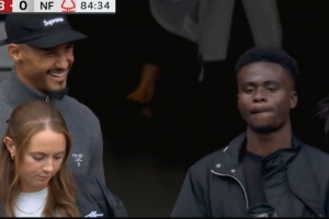 今日趣圖：赫伊森竟敢向裁判比“耶”？紅牌罰下不冤！