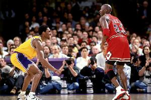 阿里納斯：是喬丹媒體宣傳科比是二當(dāng)家 科比三連冠威脅到了喬丹