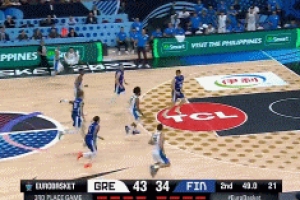 太猛！字母哥從對手手中搶球 隨即在夾擊中騰空強攻打2+0