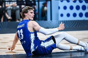 慢熱！馬爾卡寧首節(jié)3中0僅靠罰球拿到2分 正負(fù)值-4