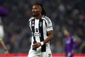 K-圖拉姆：在我打進頭球后哥哥并沒有笑，而是用眼神表示祝賀