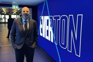 牌面！基德現(xiàn)場(chǎng)觀看英超埃弗頓比賽 俱樂(lè)部CEO親自接待