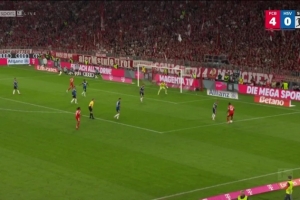 拜仁vs漢堡主場(chǎng)看臺(tái)突發(fā)兩起醫(yī)療事件，雙方球迷均停止助威歌合唱