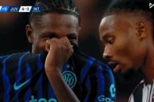 會(huì)不會(huì)不妥？尤文4-3絕殺后，圖拉姆哥哥笑著和弟弟捂嘴交流