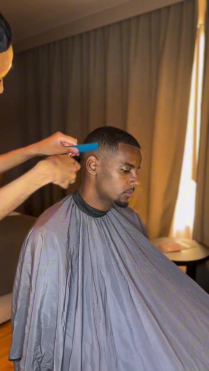 這錢也太好賺了??理發(fā)師曬伊薩克50秒理發(fā)視頻，前后似乎沒區(qū)別