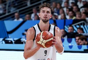 穩(wěn)定輸出！小瓦格納首節(jié)5中2&4罰3中貢獻(xiàn)8分3籃板