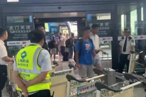 記者評球迷與斯盧茨基爭吵：這樣做真是為了申花好嗎？