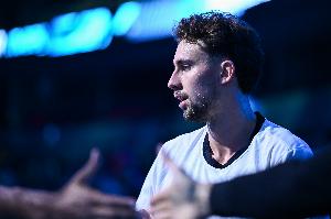 穿哥哥球衣領(lǐng)獎(jiǎng)！小瓦格納：他是我們奪冠不可或缺的一份子