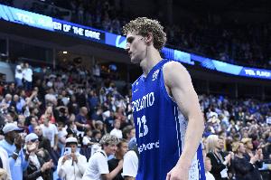 效率不高！馬爾卡寧16投6中拿到19分10板 三分8中3