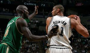 霍華德：小時候打控衛(wèi)就學(xué)魔術(shù)師 后來就學(xué)加內(nèi)特和鄧肯